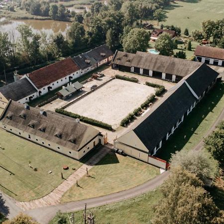 Dvůr Olšiny -Hotel&Horse-riding Karviná Buitenkant foto
