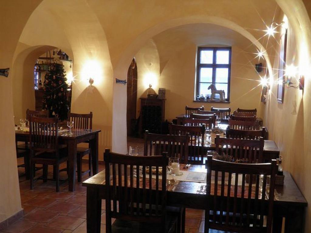 Dvůr Olšiny -Hotel&Horse-riding Karviná Buitenkant foto