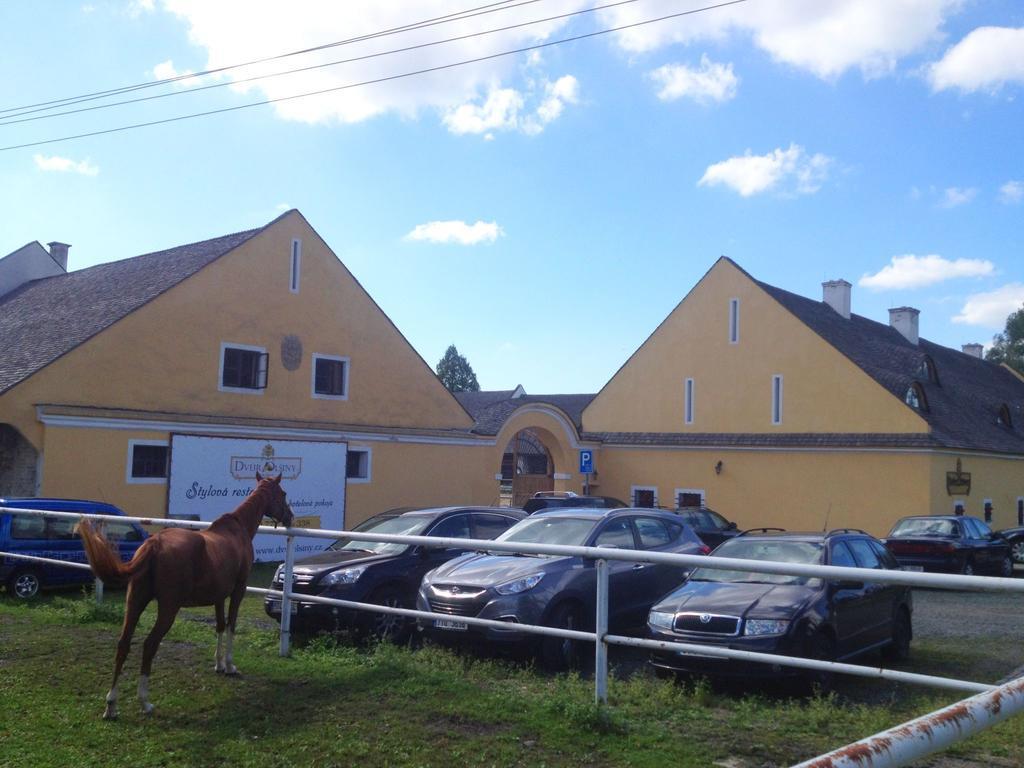 Dvůr Olšiny -Hotel&Horse-riding Karviná Buitenkant foto